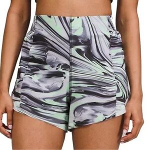 Lululemon BNWT size 10 Hotty Hot 4” Shorts
